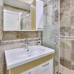Wit Private Pool